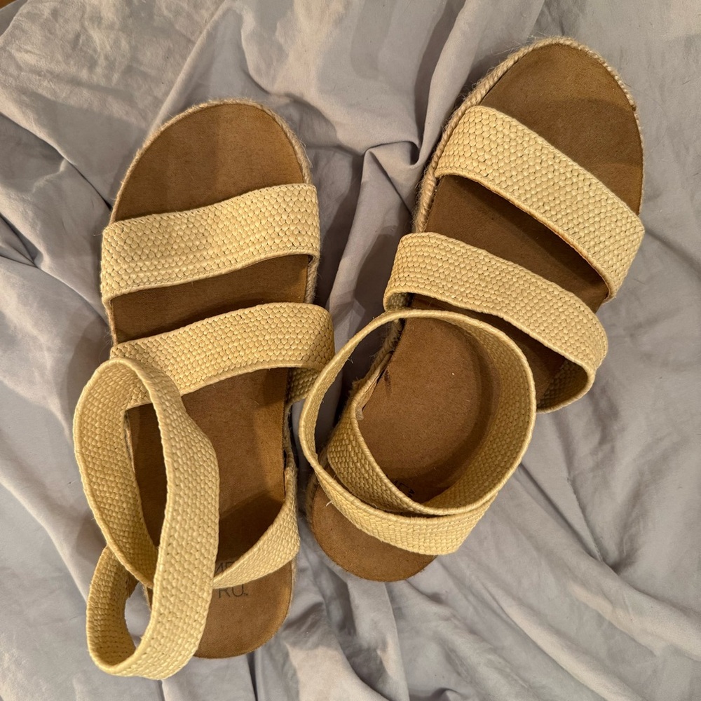 Time and Tru Cream Sandals with Cushioned Footbed